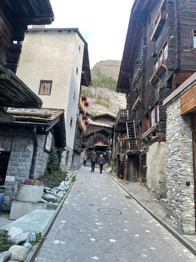 Im alten Dorfteil von Zermatt Exterior foto